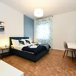 Desenzanoloft Garda Golden Sunrise Official Partner Homes And By Marriott Bonvoy Apartamento Desenzano del Garda