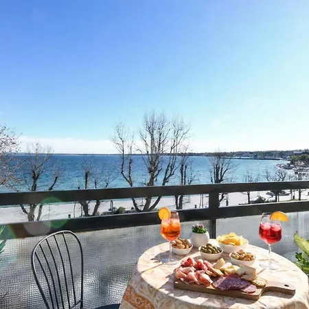 Desenzanoloft Garda Golden Sunrise Official Partner Homes And By Marriott Bonvoy Apartmán Desenzano del Garda