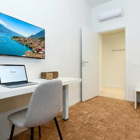 Apartmán Desenzanoloft Garda Golden Sunrise Official Partner Homes And By Marriott Bonvoy Desenzano del Garda