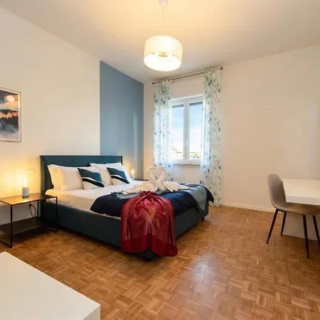 Apartmán Desenzanoloft Garda Golden Sunrise Official Partner Homes And By Marriott Bonvoy Desenzano del Garda